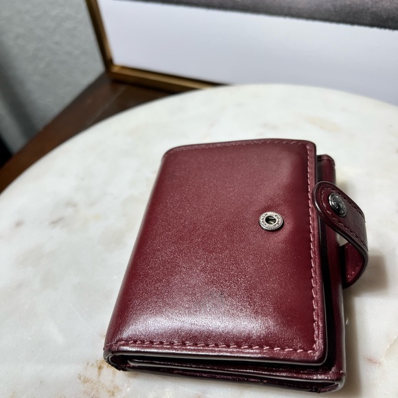 Small Trifold Wallet With Floral Print Interior GUC - Picture 9 of 9